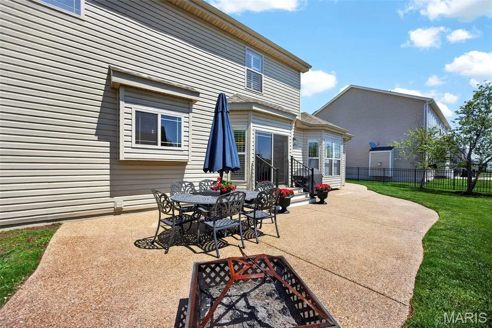 124 Central Park Ave, Wentzville, MO 63385