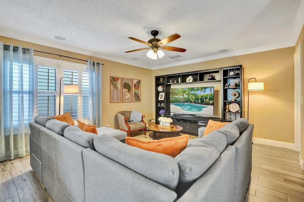 6423 Barton Creek Circle, Lake Worth Beach, FL 33463