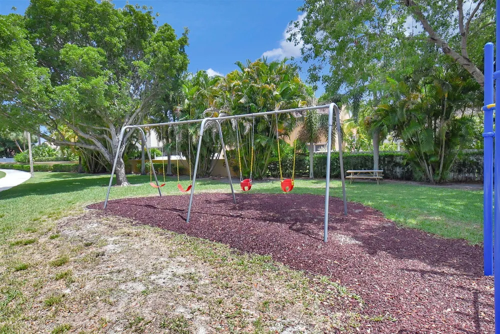 1033 Fairfax Circle W, Boynton Beach, FL 33436
