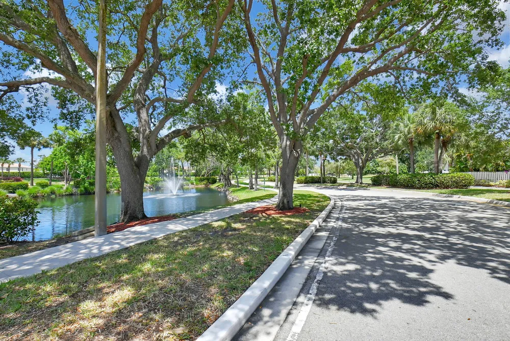 1033 Fairfax Circle W, Boynton Beach, FL 33436