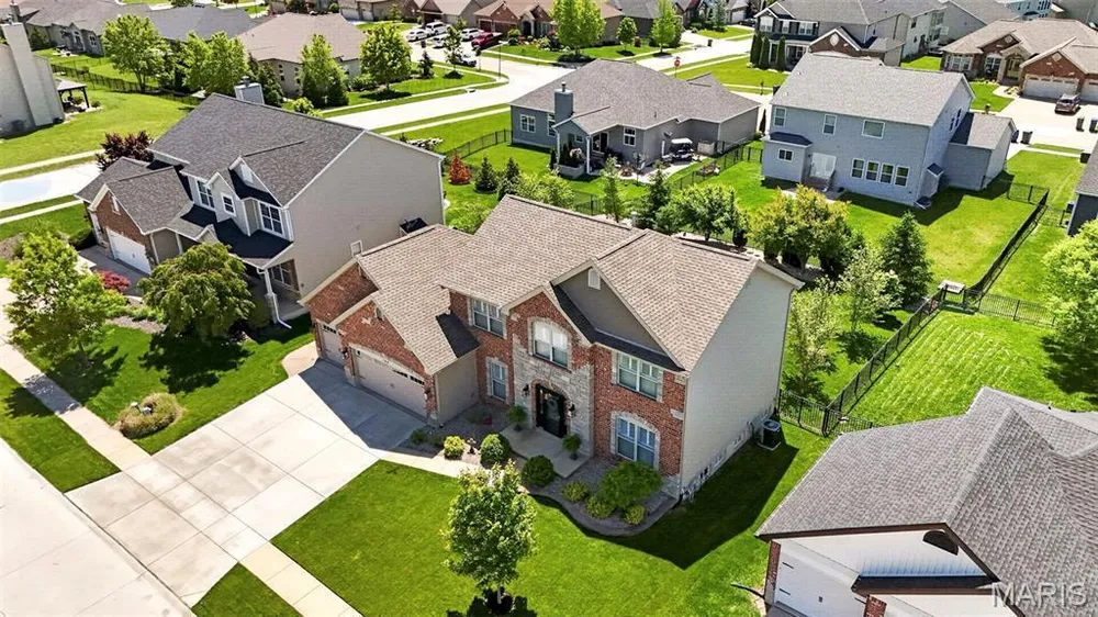 124 Central Park Ave, Wentzville, MO 63385