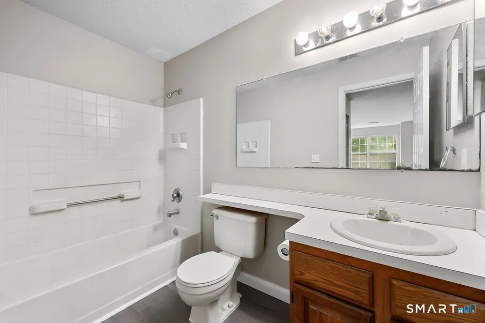 1-9 Forest Glen Circle, Middletown, CT 06457