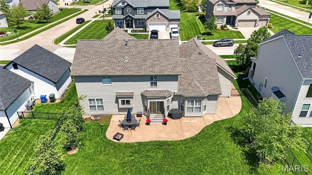 124 Central Park Ave, Wentzville, MO 63385