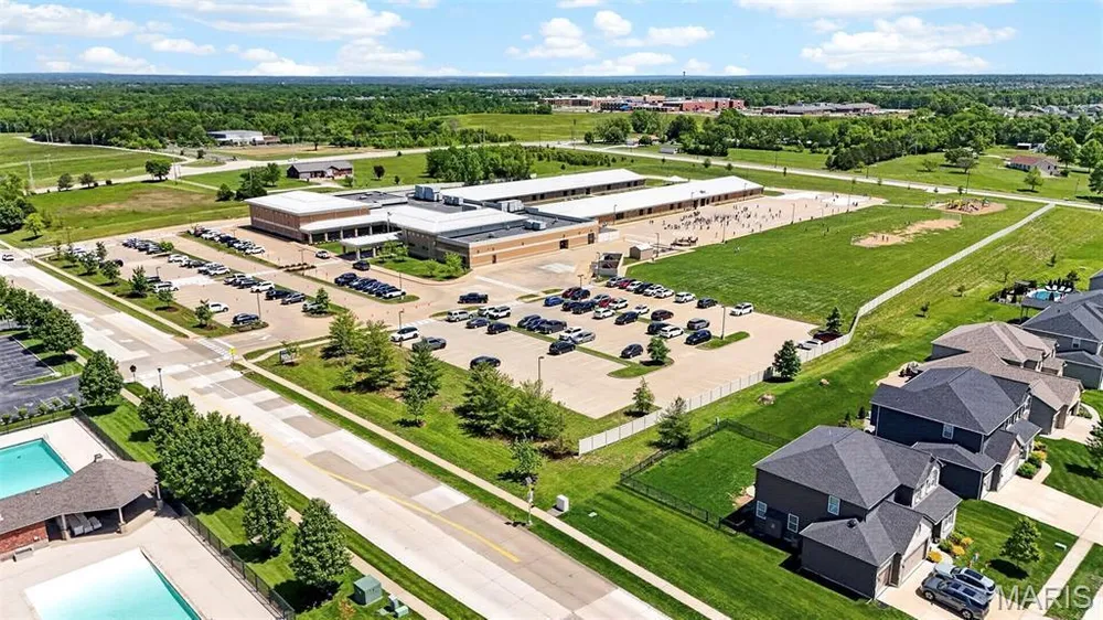 124 Central Park Ave, Wentzville, MO 63385