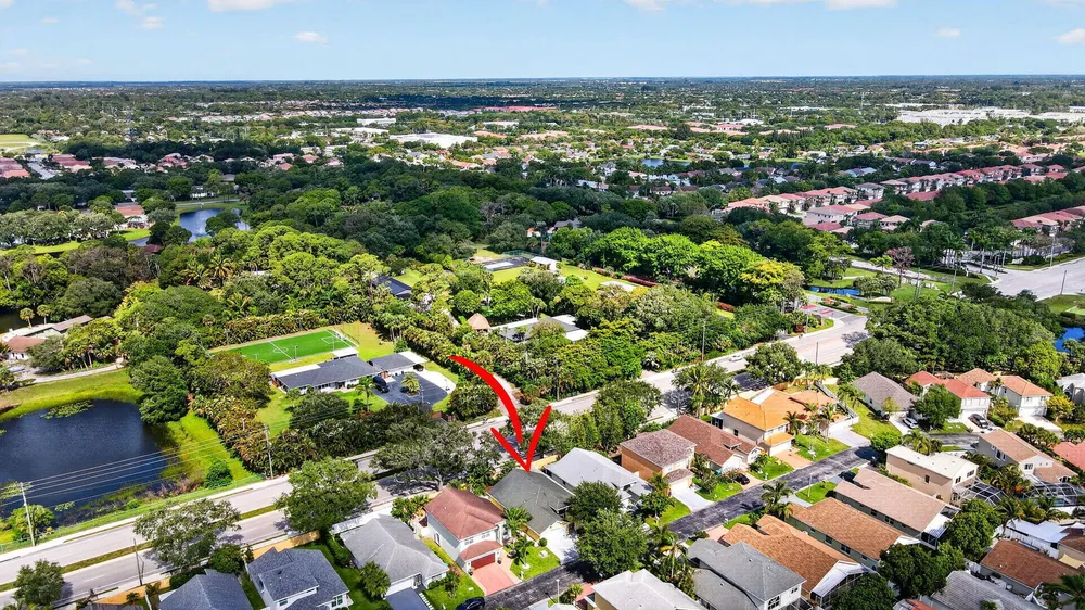 1033 Fairfax Circle W, Boynton Beach, FL 33436