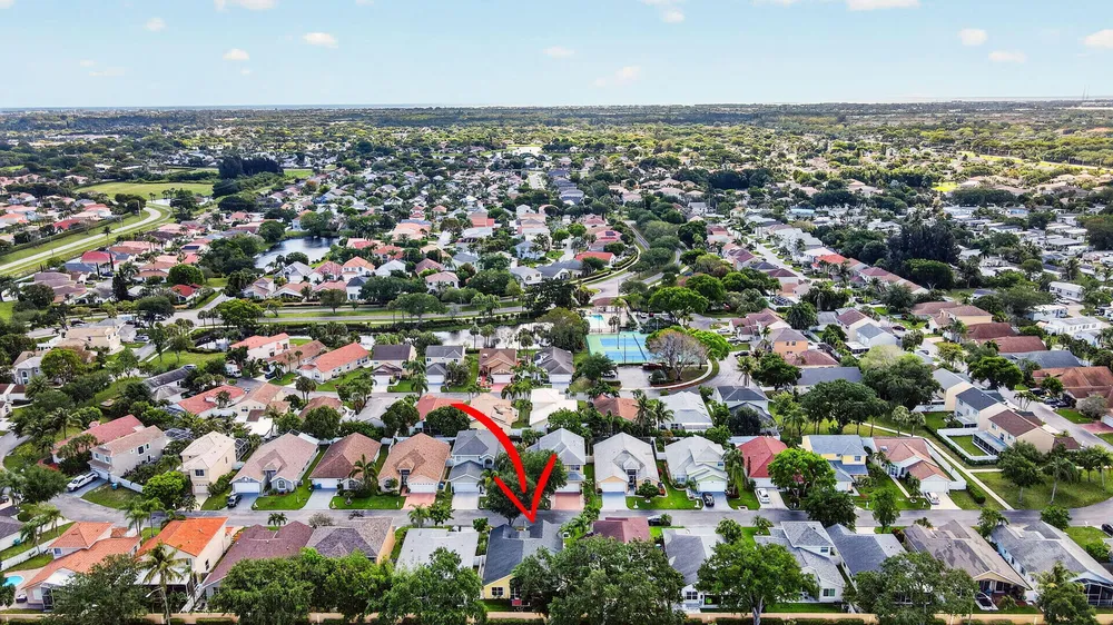 1033 Fairfax Circle W, Boynton Beach, FL 33436