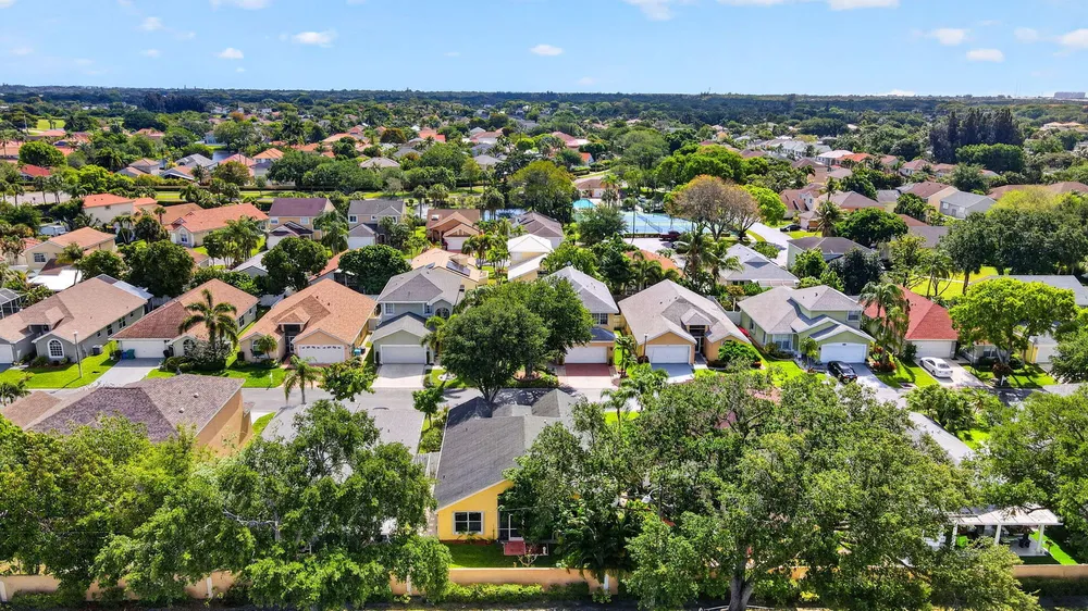 1033 Fairfax Circle W, Boynton Beach, FL 33436