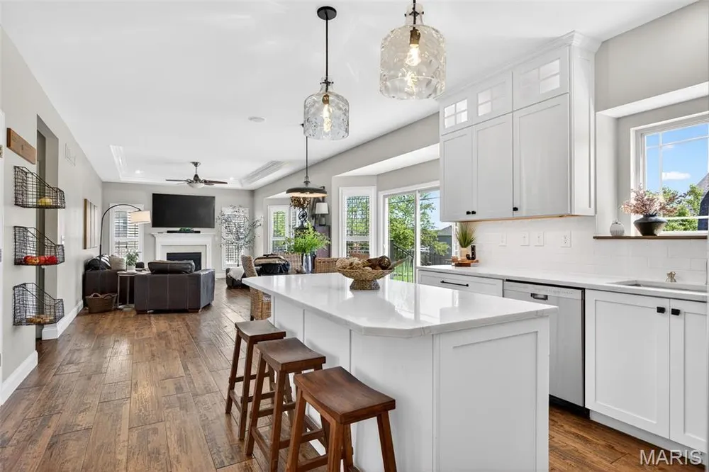124 Central Park Ave, Wentzville, MO 63385