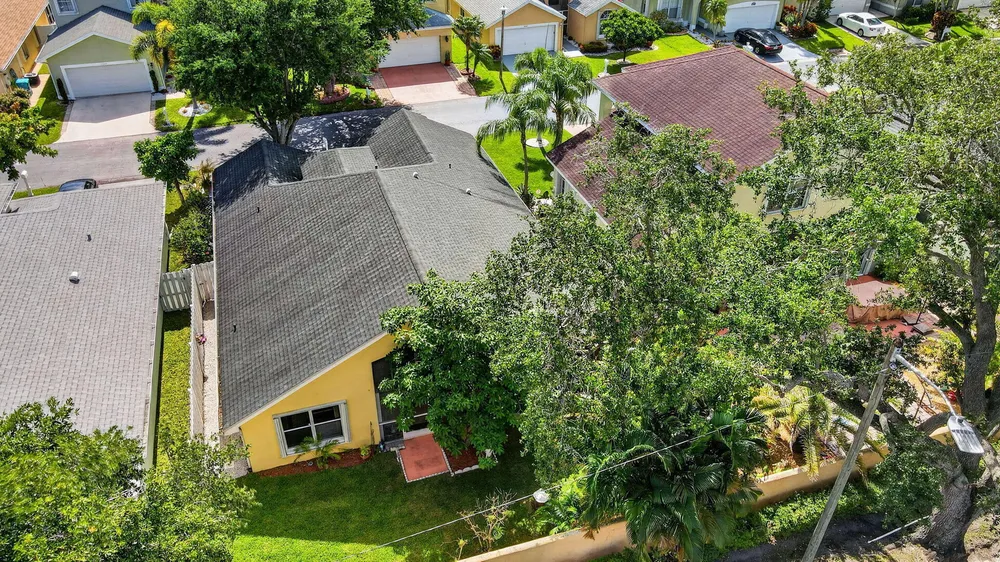 1033 Fairfax Circle W, Boynton Beach, FL 33436