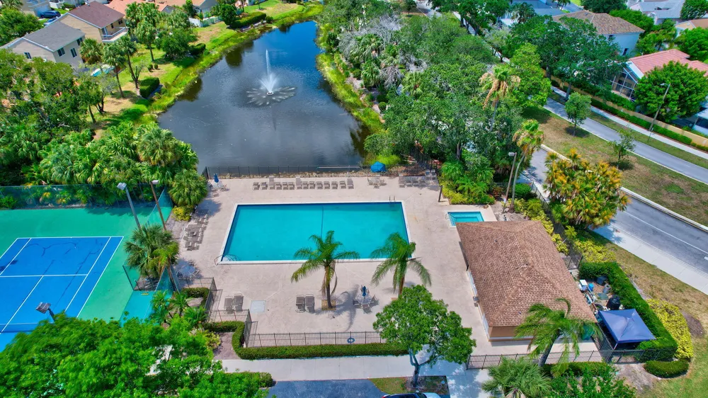 1033 Fairfax Circle W, Boynton Beach, FL 33436