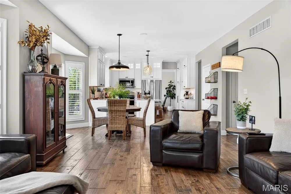 124 Central Park Ave, Wentzville, MO 63385