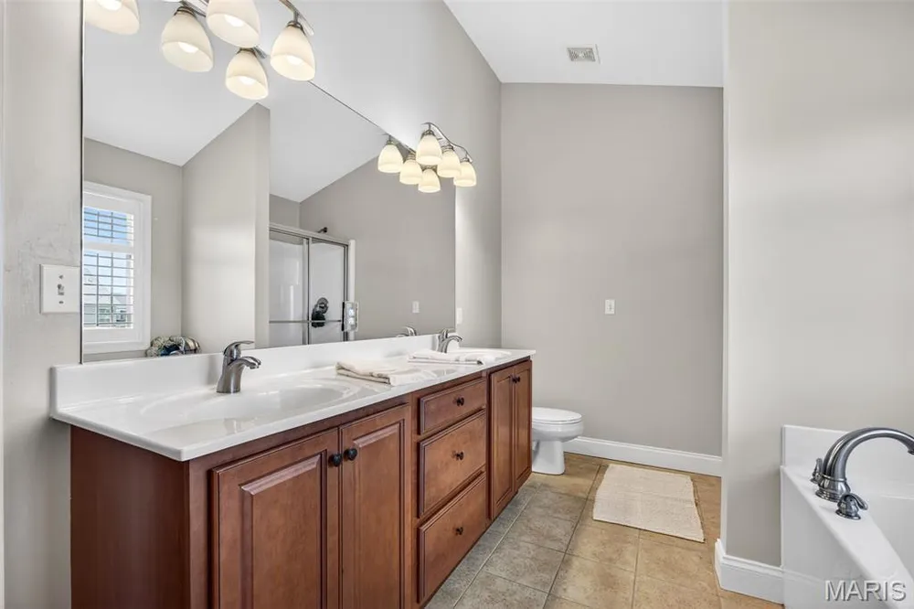 124 Central Park Ave, Wentzville, MO 63385