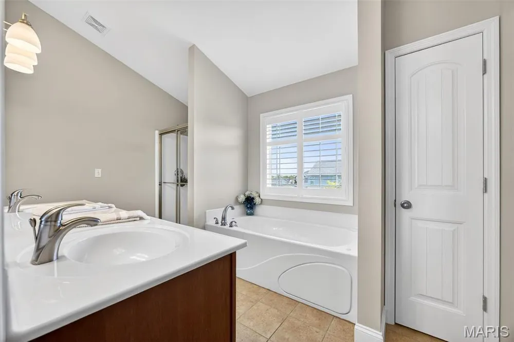 124 Central Park Ave, Wentzville, MO 63385