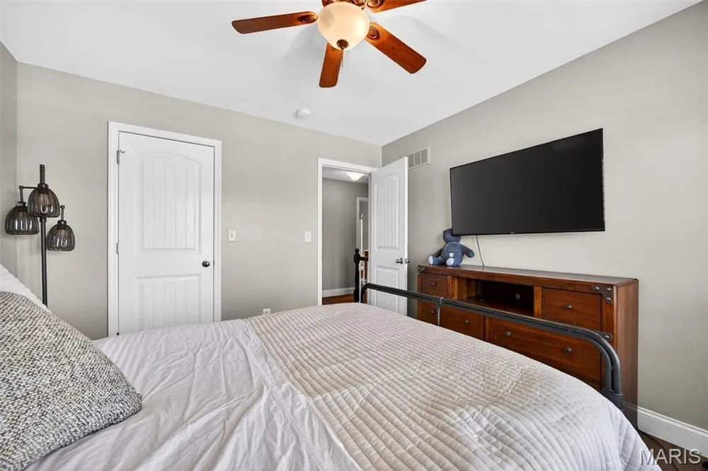 124 Central Park Ave, Wentzville, MO 63385