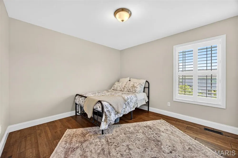 124 Central Park Ave, Wentzville, MO 63385