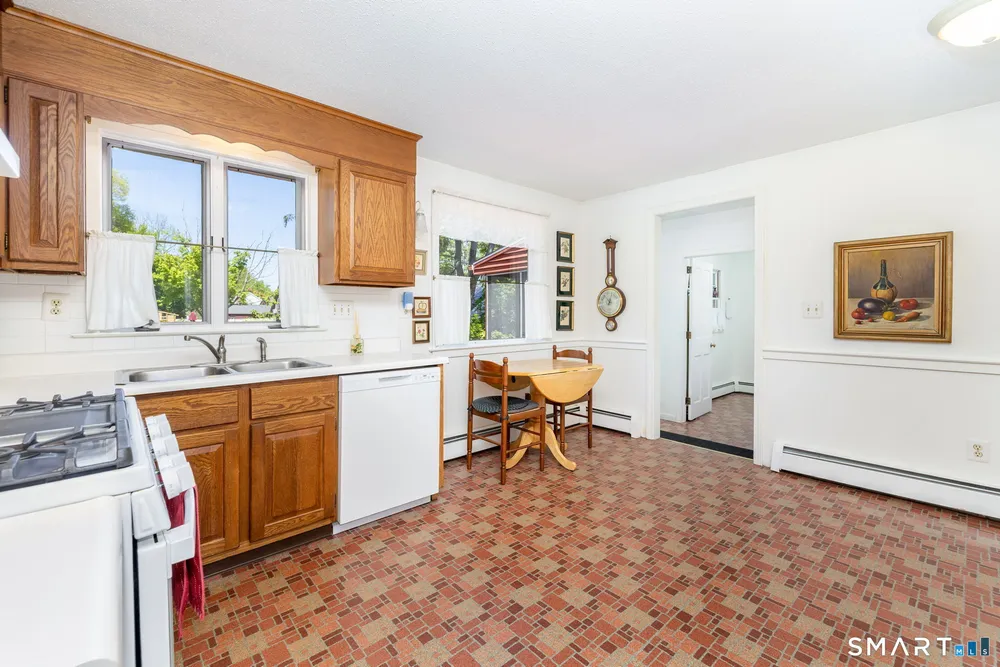 127 Stillwold Dr, Wethersfield, CT 06109
