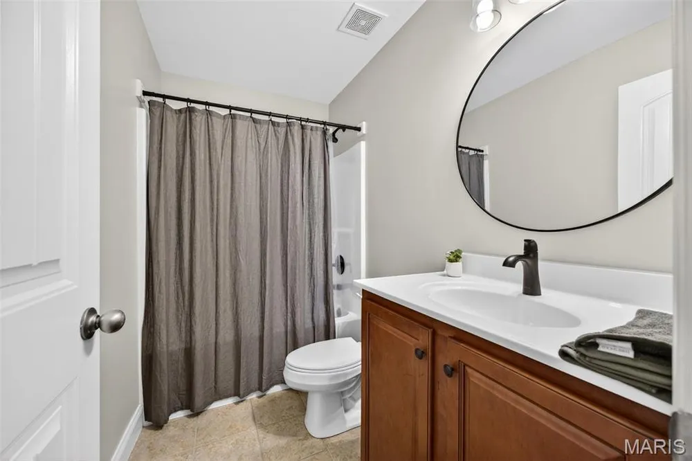 124 Central Park Ave, Wentzville, MO 63385