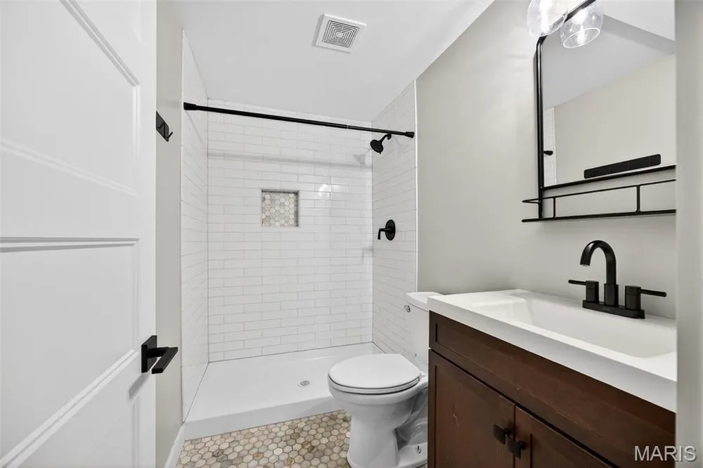 124 Central Park Ave, Wentzville, MO 63385