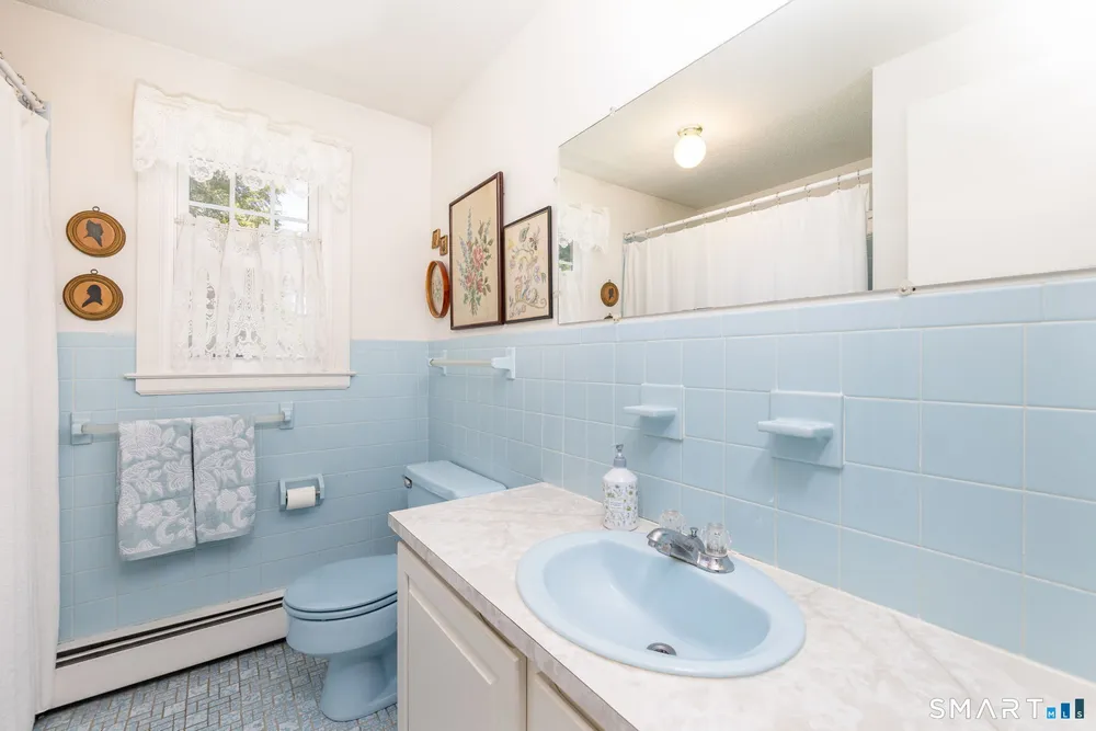 127 Stillwold Dr, Wethersfield, CT 06109