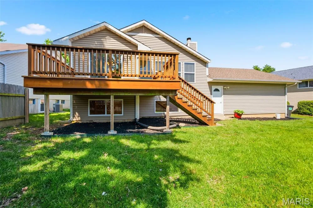 1145 Claycrest Circle, St Charles, MO 63304