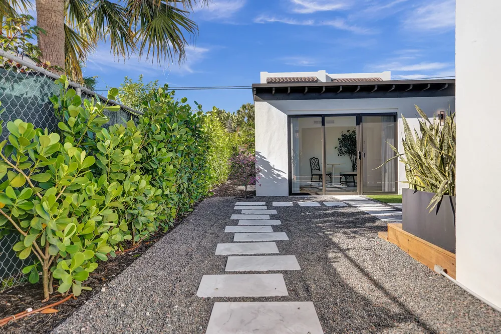 225 NE 10th St, Delray Beach, FL 33444