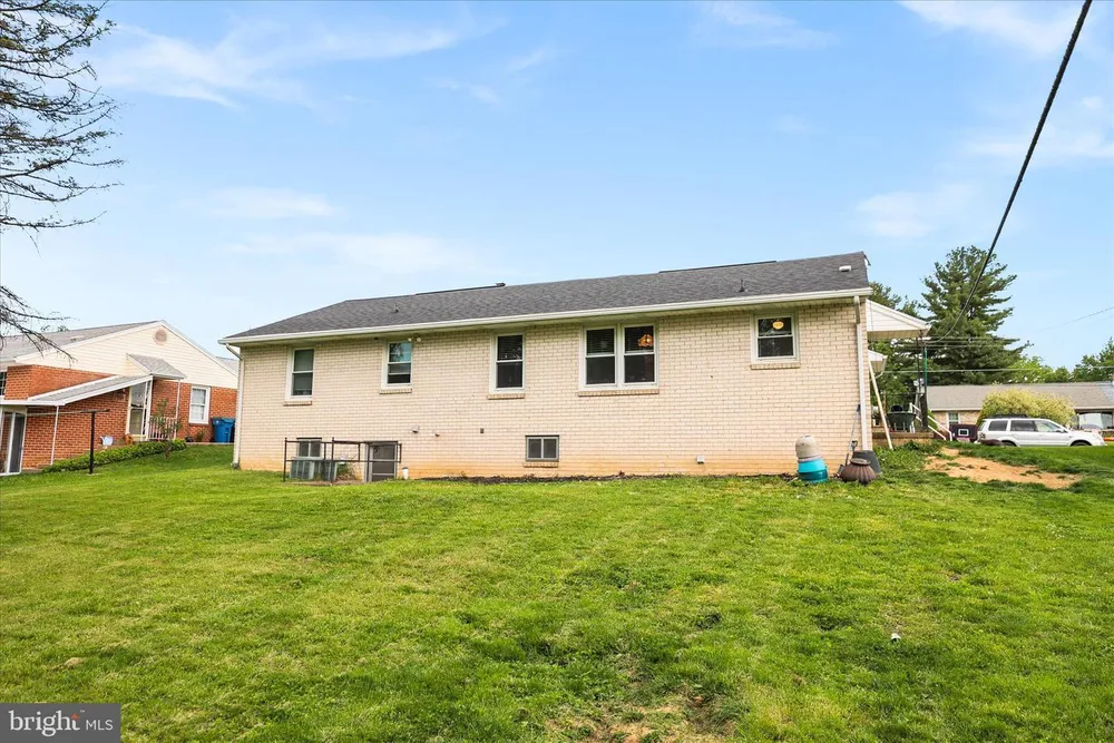 3966 Bahn Ave, York, PA 17408