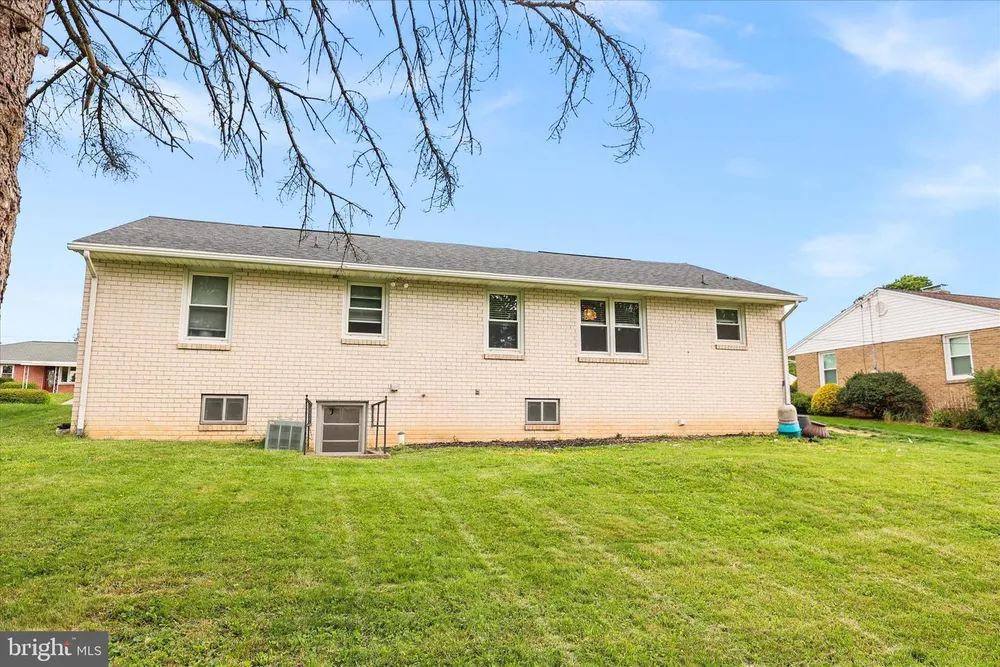 3966 Bahn Ave, York, PA 17408