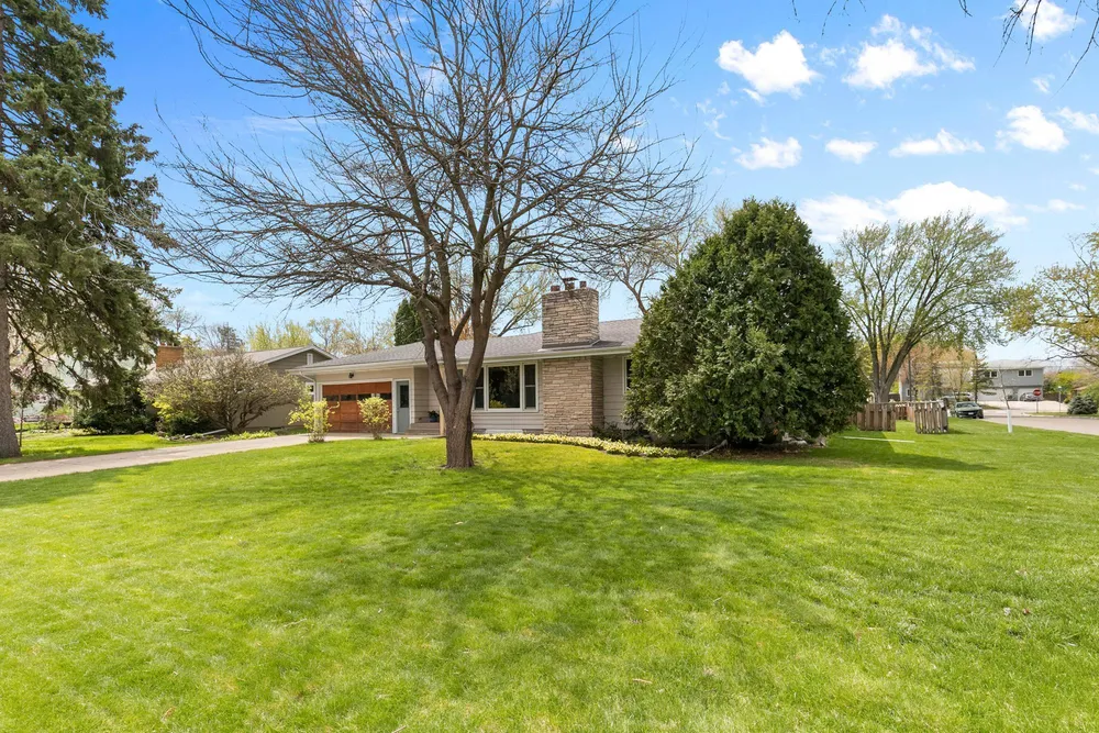 2017 Beacon St, Saint Paul, MN 55113