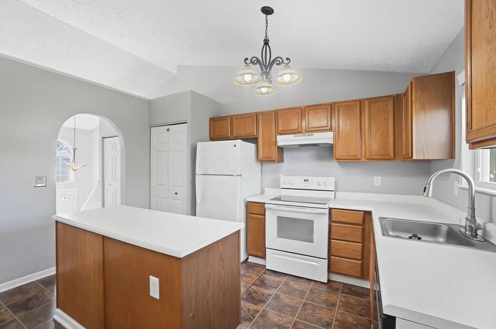5855 Canal Bridge Dr, Canal Winchester, OH 43110