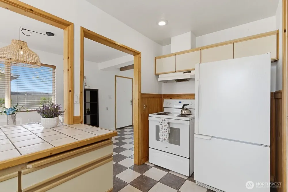 21204 3rd Ave S, Des Moines, WA 98198