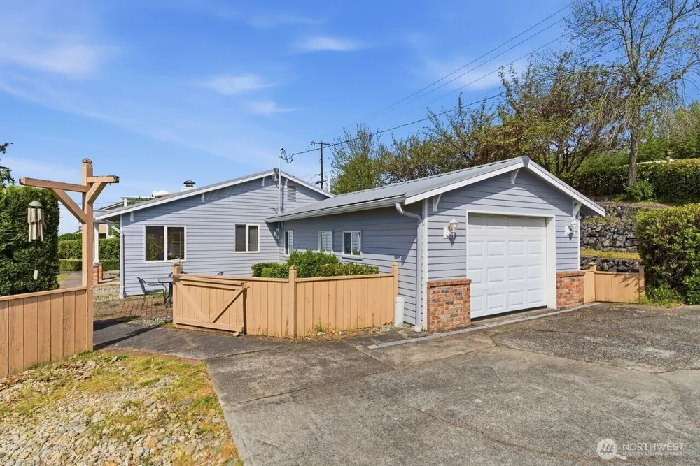 21204 3rd Ave S, Des Moines, WA 98198