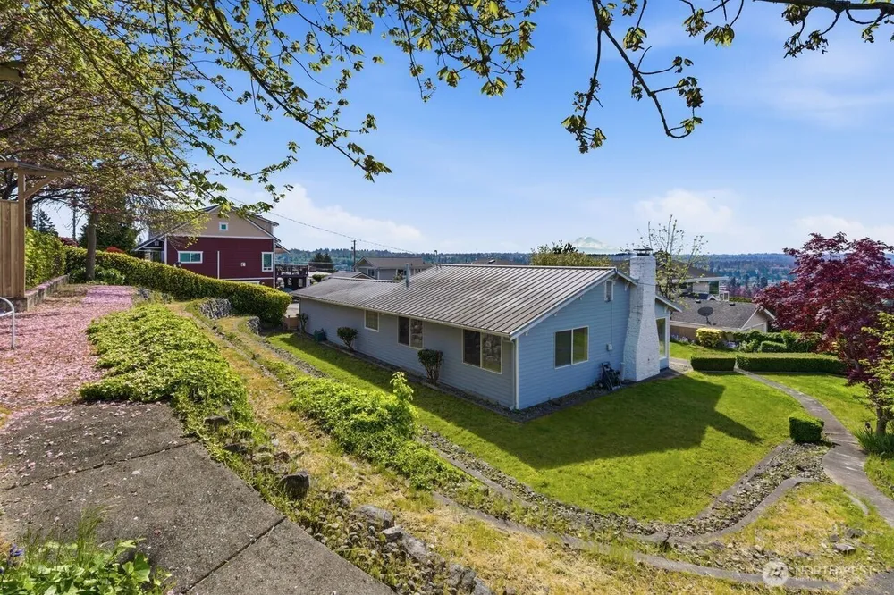21204 3rd Ave S, Des Moines, WA 98198