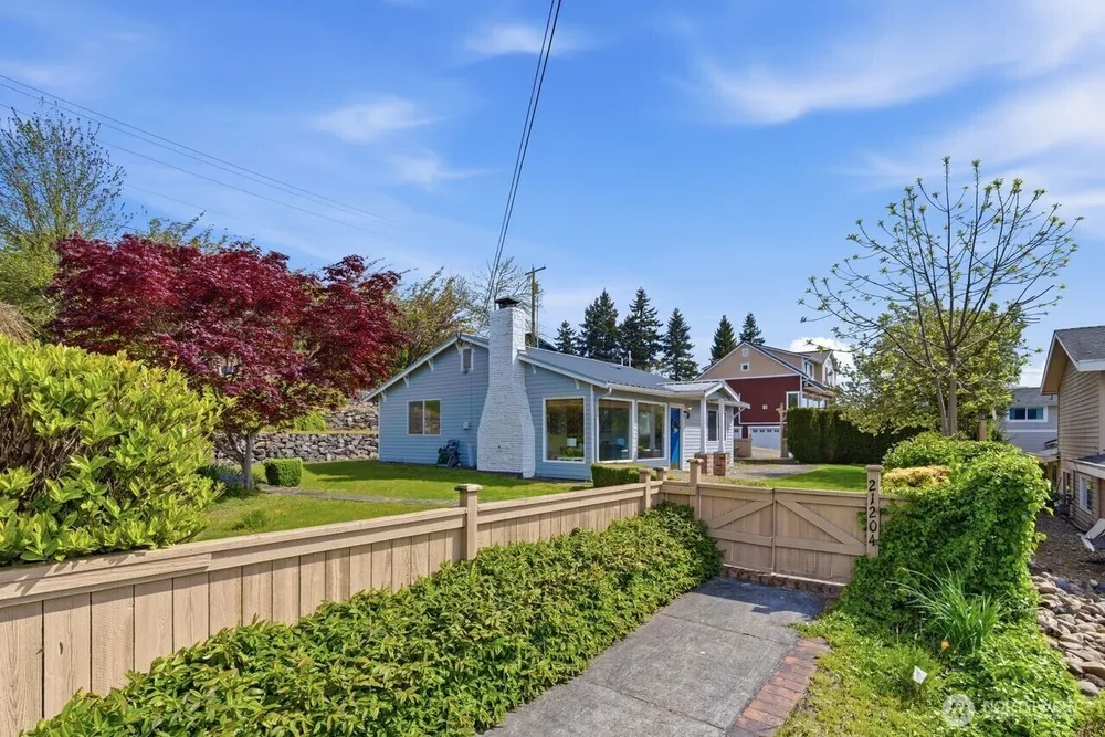 21204 3rd Ave S, Des Moines, WA 98198