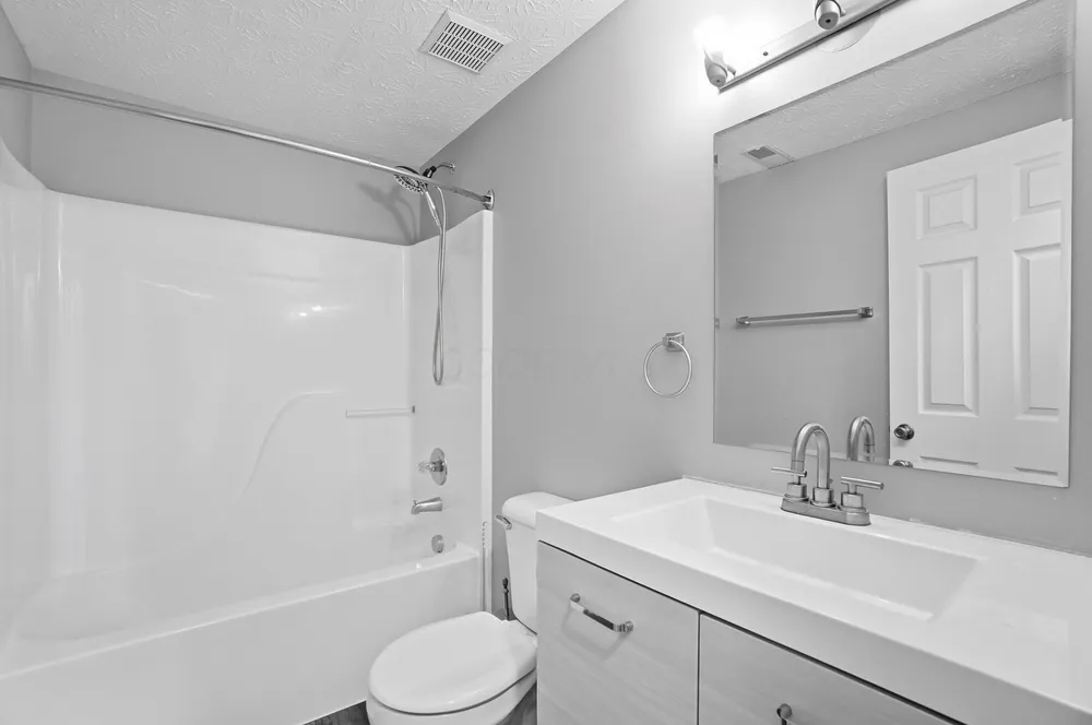 5855 Canal Bridge Dr, Canal Winchester, OH 43110
