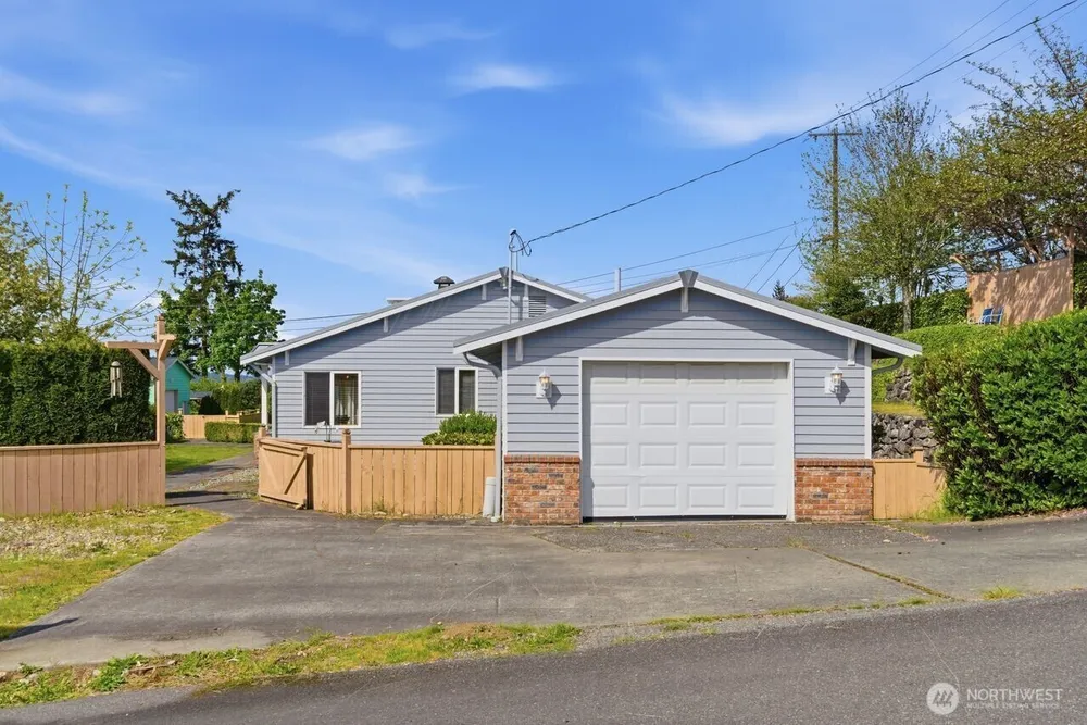 21204 3rd Ave S, Des Moines, WA 98198