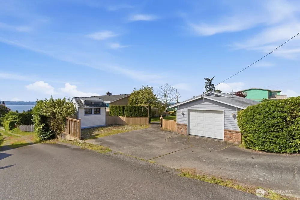 21204 3rd Ave S, Des Moines, WA 98198