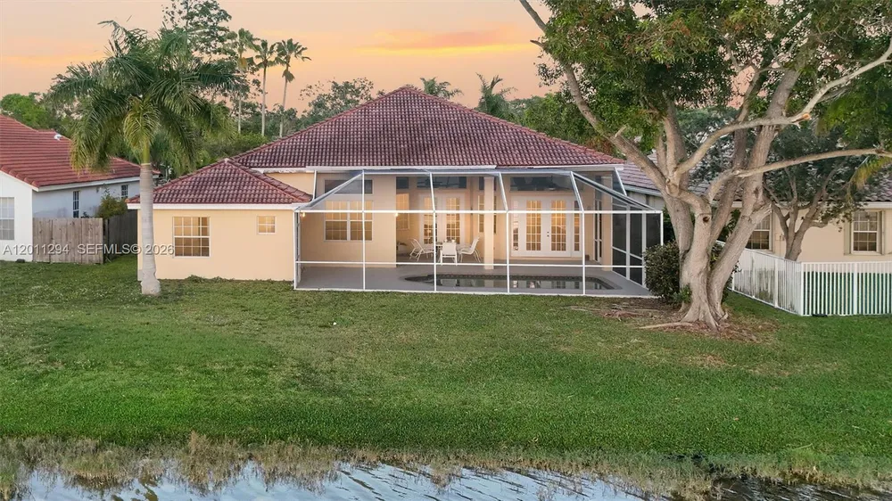 727 Lake Blvd, Weston, FL 33326