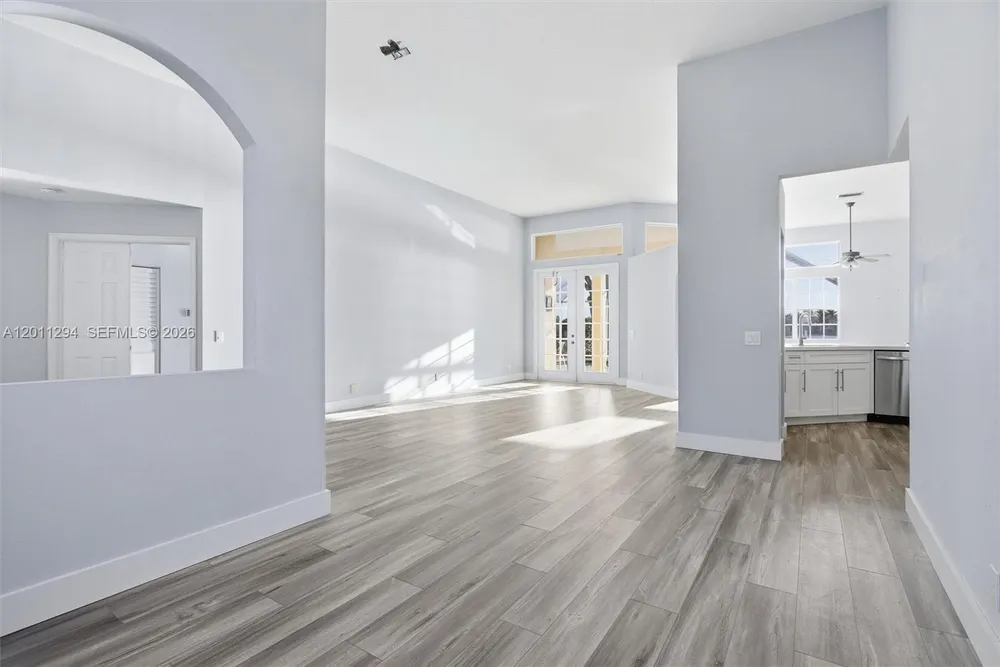 727 Lake Blvd, Weston, FL 33326