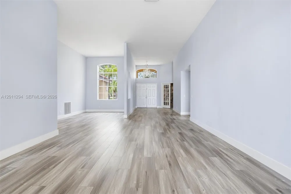727 Lake Blvd, Weston, FL 33326