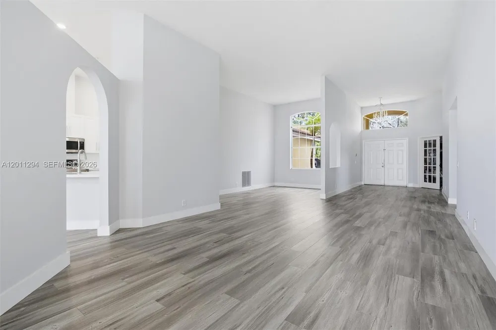 727 Lake Blvd, Weston, FL 33326