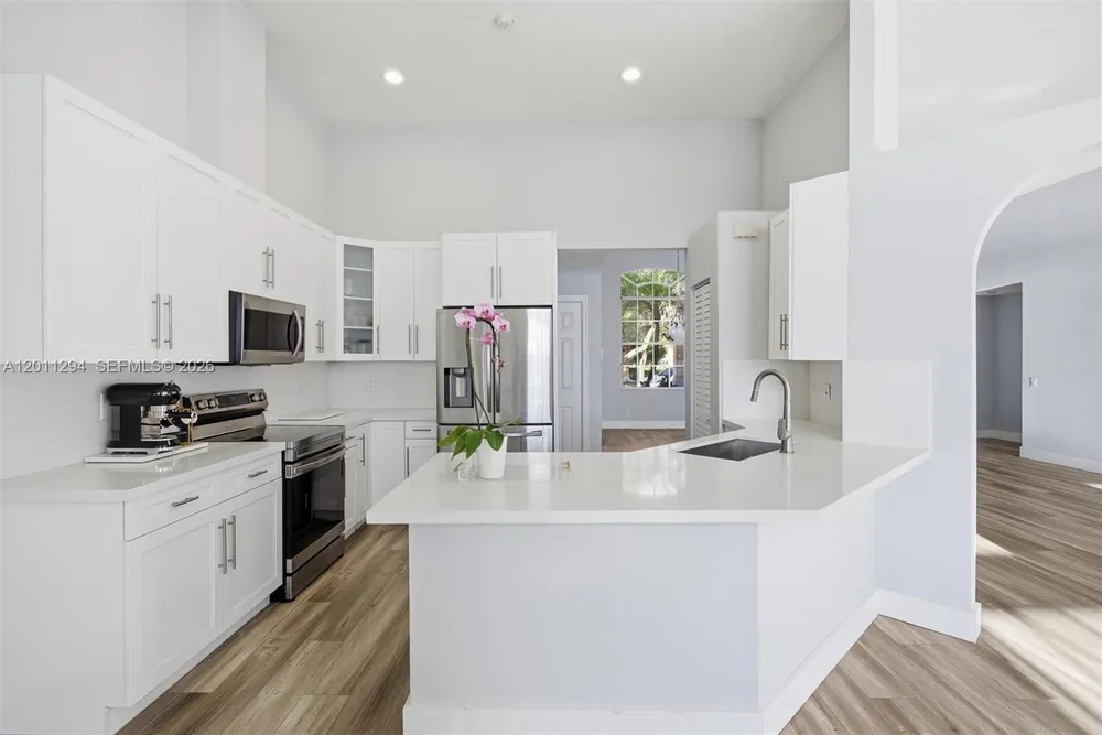 727 Lake Blvd, Weston, FL 33326