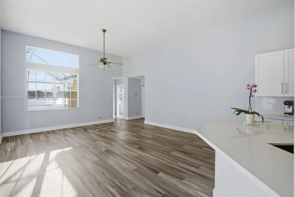 727 Lake Blvd, Weston, FL 33326