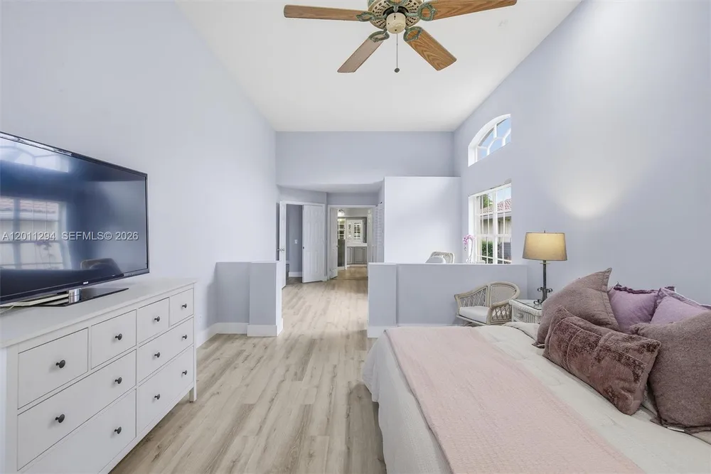 727 Lake Blvd, Weston, FL 33326