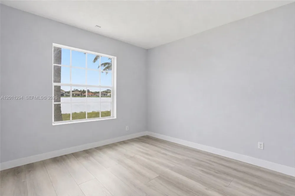 727 Lake Blvd, Weston, FL 33326
