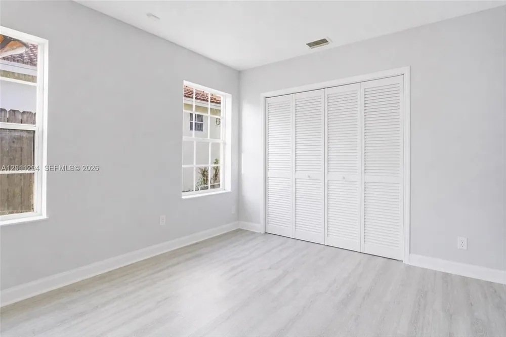 727 Lake Blvd, Weston, FL 33326