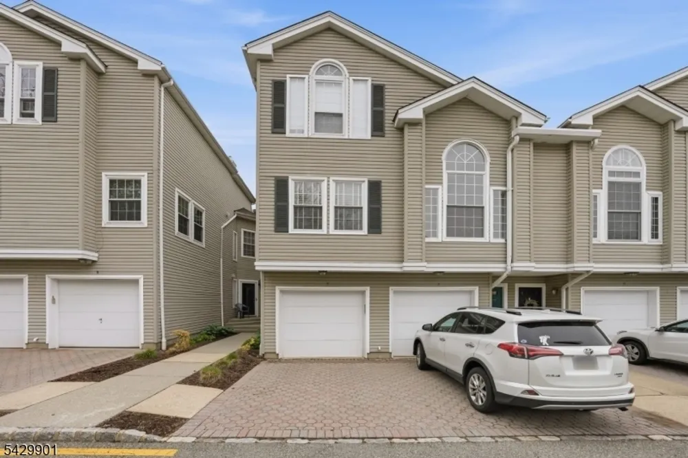 7 Witherspoon Ct, Morristown, NJ 07960
