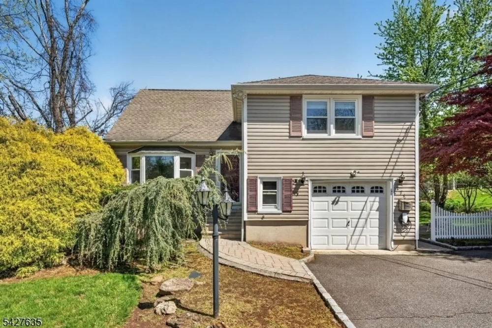 271 E Mount Pleasant Ave, Livingston, NJ 07039