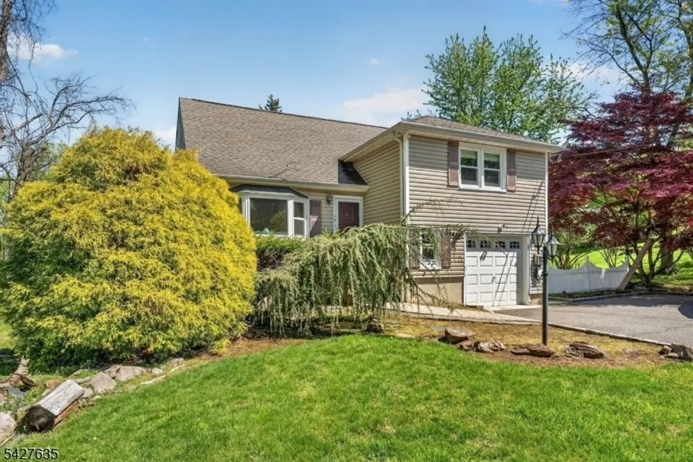 271 E Mount Pleasant Ave, Livingston, NJ 07039