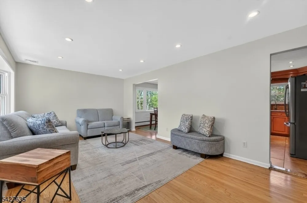 271 E Mount Pleasant Ave, Livingston, NJ 07039