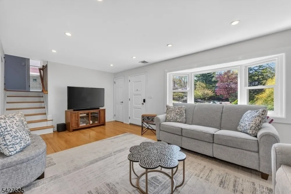 271 E Mount Pleasant Ave, Livingston, NJ 07039
